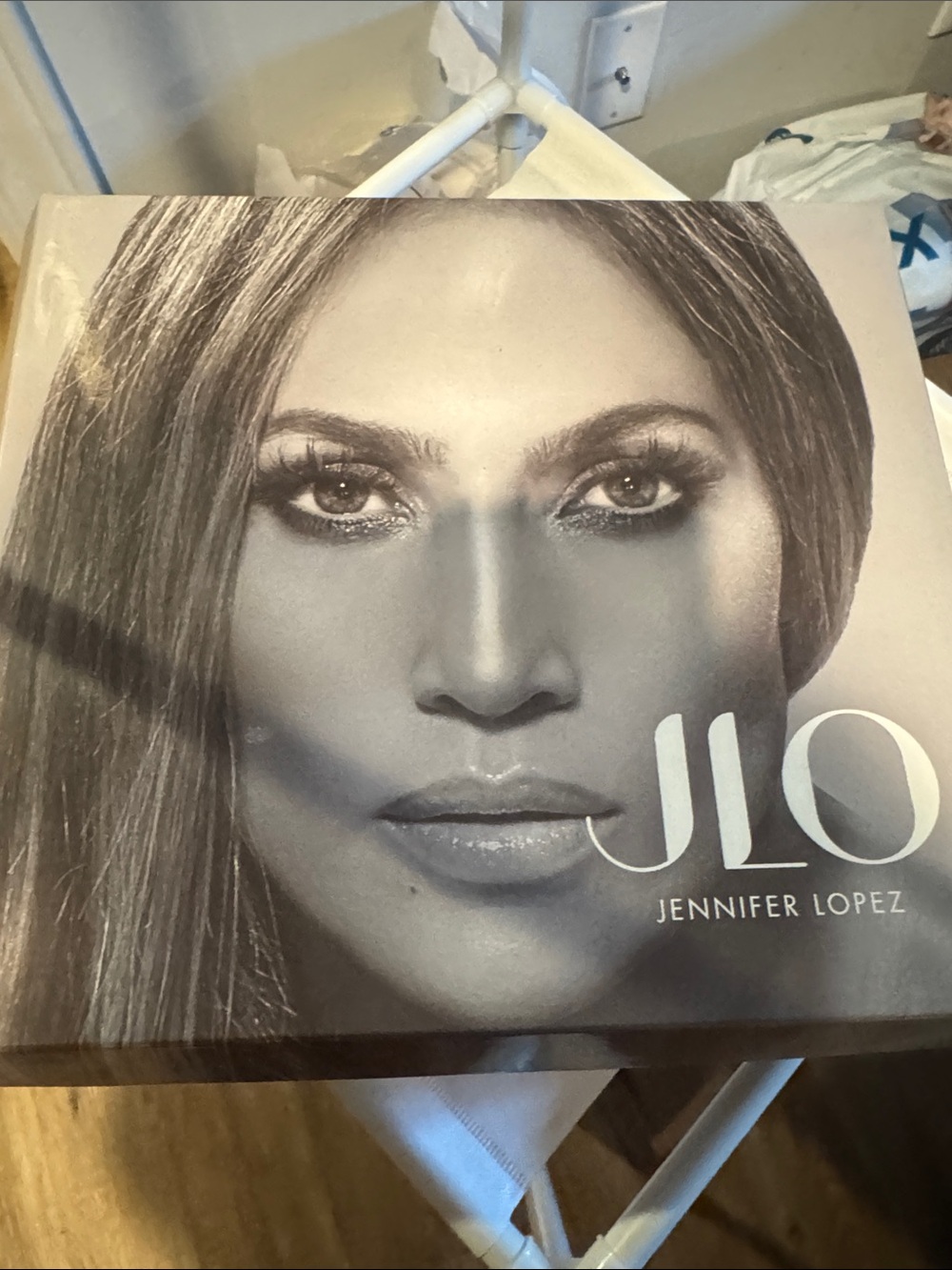 Jennifer Lopez Eyeshadow Palette - Neutral Brown & Taupe Tones